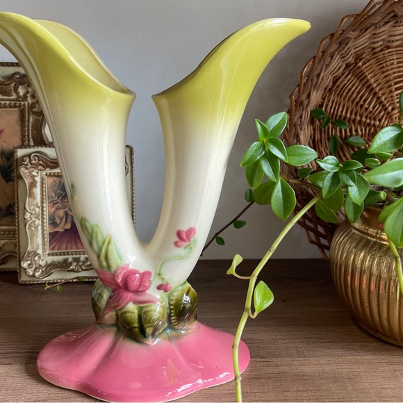 Hull pottery woodland double flower vase - Picture 11 of 12